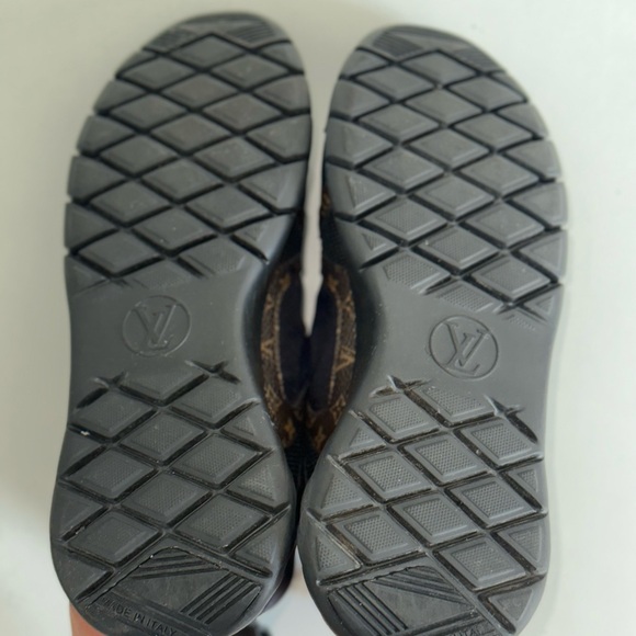 LOUIS VUITTON
Aftergame Technical Fabric Patent Monogram Canvas Trainers 36 - Picture 5 of 7